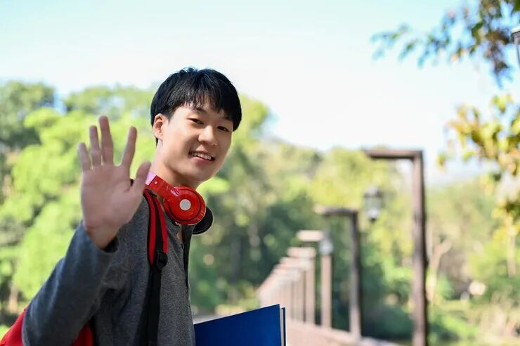 儿子休学躺平一年，毫无改变，被他气出一身病后，我才醒悟：教育，请别再一味地对孩子让步，否则后果严重！