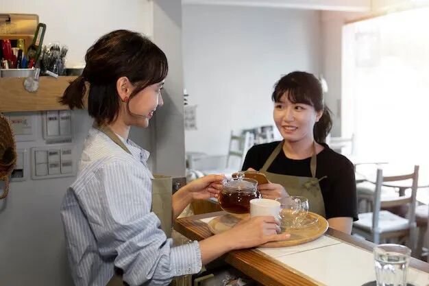 心理学上有个词叫：螃蟹效应（和休学孩子搞好关系的秘诀是，不评判是非、不指点人生、不越界干涉、不施压逼迫、不否定情绪）