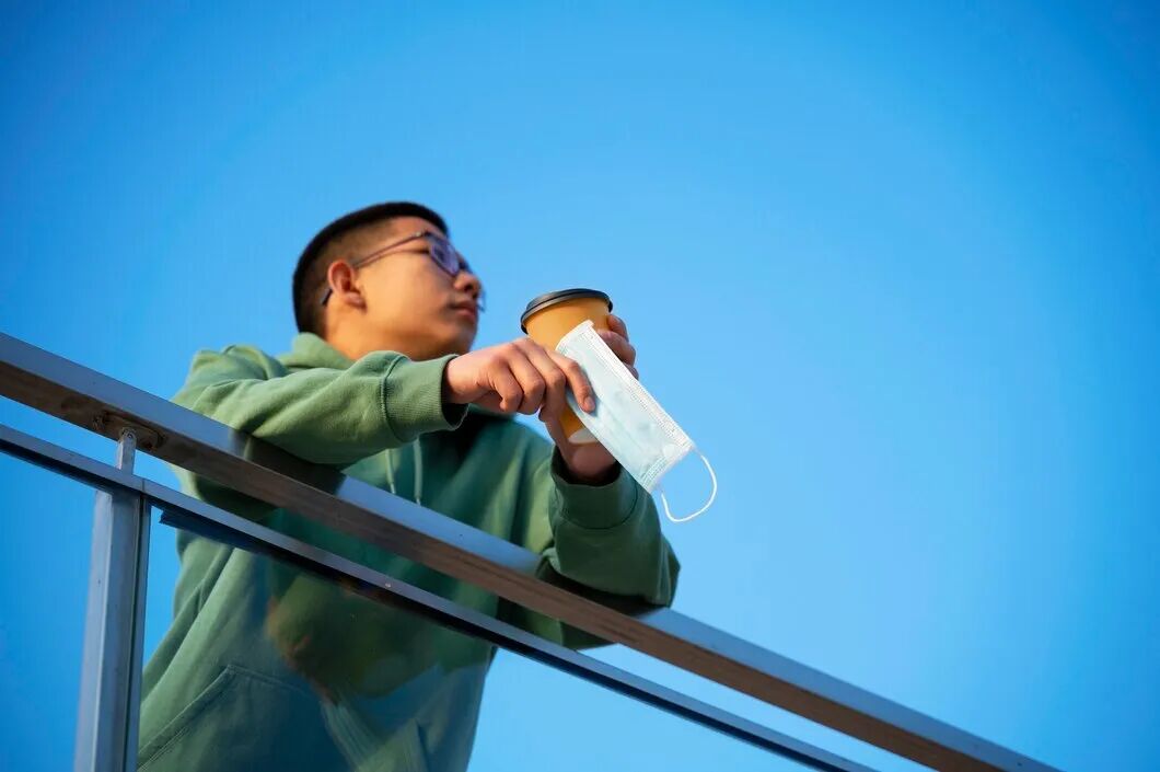 当你接触的休学家庭越多，就会发现：越是不操心、不事事包办、敢当“甩手掌柜”的父母，反而家庭越松弛，孩子越有出息